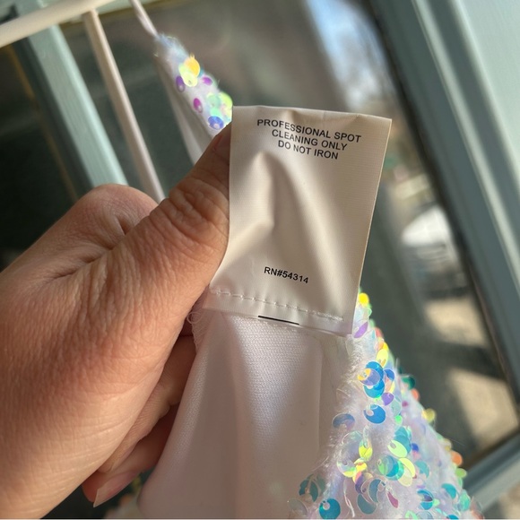 Windsor Kathy Iridescent Sequin Mini White Bridal Wedding V Neck Cocktail Dress - Picture 13 of 13